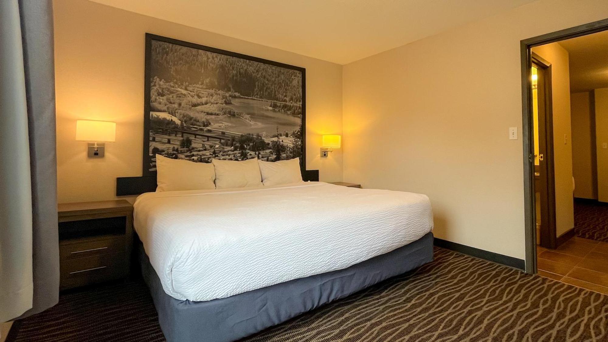 Super 8 By Wyndham Revelstoke Bc Motel Екстериор снимка
